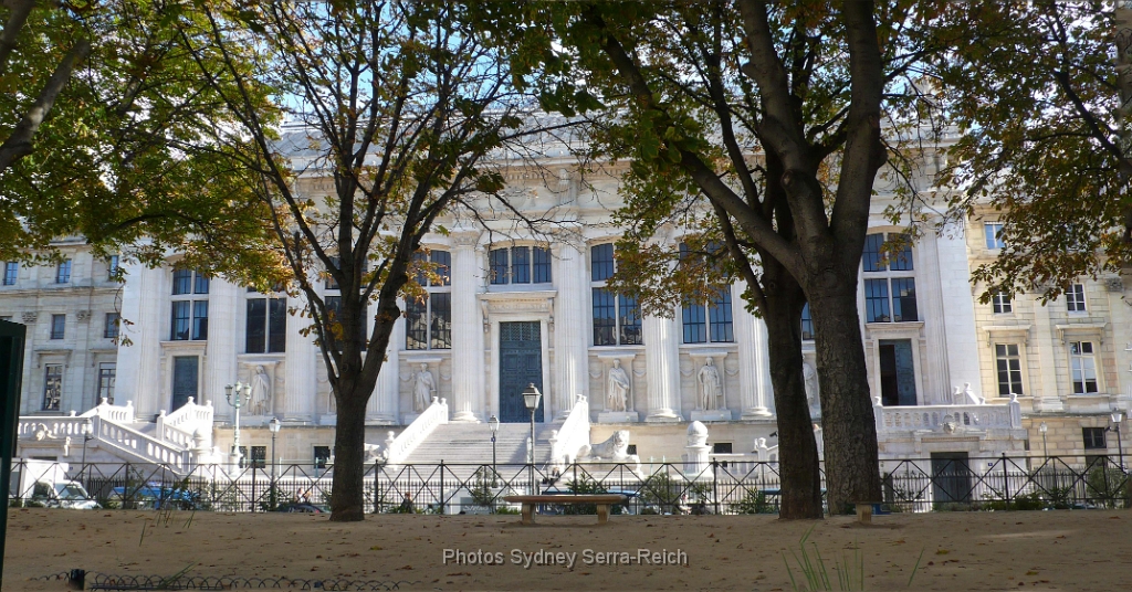 L autre entree du Palais de Justice  Entree de la cour d Assises  rue de Harley  face a la Place Dauphine 23 10 2013.JPG - L'autre entrée du Palais de Justice. Entrée de la cour d' Assises, rue de Harley  face à la Place Dauphine. 23 octobre 2013